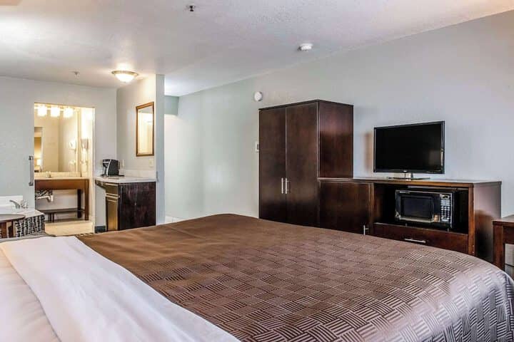 Room 28 of 50
