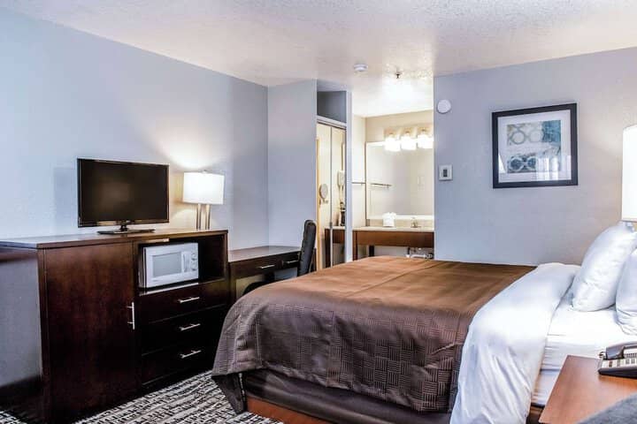 Room 8 of 50